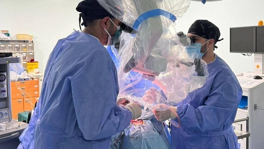 استئصال ورم سحائي بتقنية "الليزر الجراحي" في مستشفى الكرك الحكومي