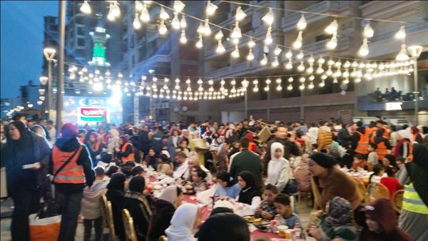 المنصورة تتلألأ في عرسها الثامن، 3 آلاف صائم يجتمعون للإفطار على ضفاف النيل (فيديو)