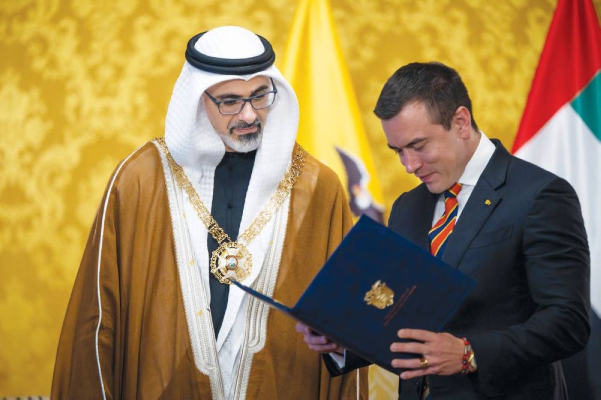 رئيس الإكوادور يمنح خالد بن محمد وسام الاستحقاق الوطني