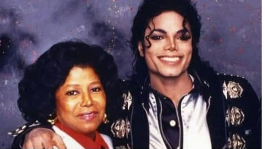 والدة مايكل جاكسون: لم أستطع التمييز بين بطل فيلم "Michael" وابني