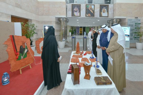 غزيل تنسج إبداعها في يوم التأسيس ضمن برامج سفراء جمعية الأدب المهنية بالخرج