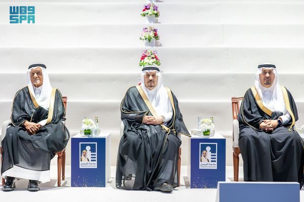 أمير الرياض يرعى حفل خريجي جامعة الفيصل ويضع حجر الأساس لمشروعات المنشآت الرياضية بالجامعة