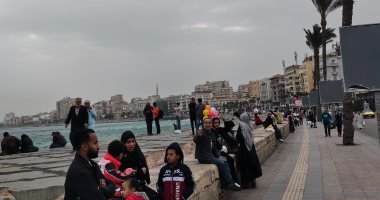 رمضان فى الشتا حاجة تانية.. شاهد أجواء شهر رمضان على كورنيش الإسكندرية