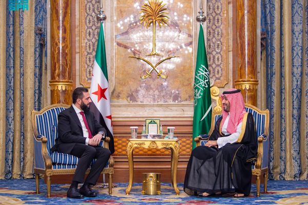 ولي العهد يلتقي رئيس سوريا