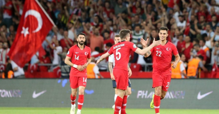 تركيا تقلب الطاولة على المنتخب الأمريكي بهدفين في الشوط الأول