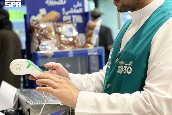 "التجارة": وفرة عالية بالأسواق وضخ 622 مليون سلعة أساسية بالمشاعر المقدسة.