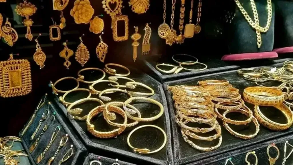 هدوء محلي رغم العاصفة العالمية.. مفاجأة في أسعار الذهب اليوم بمصر