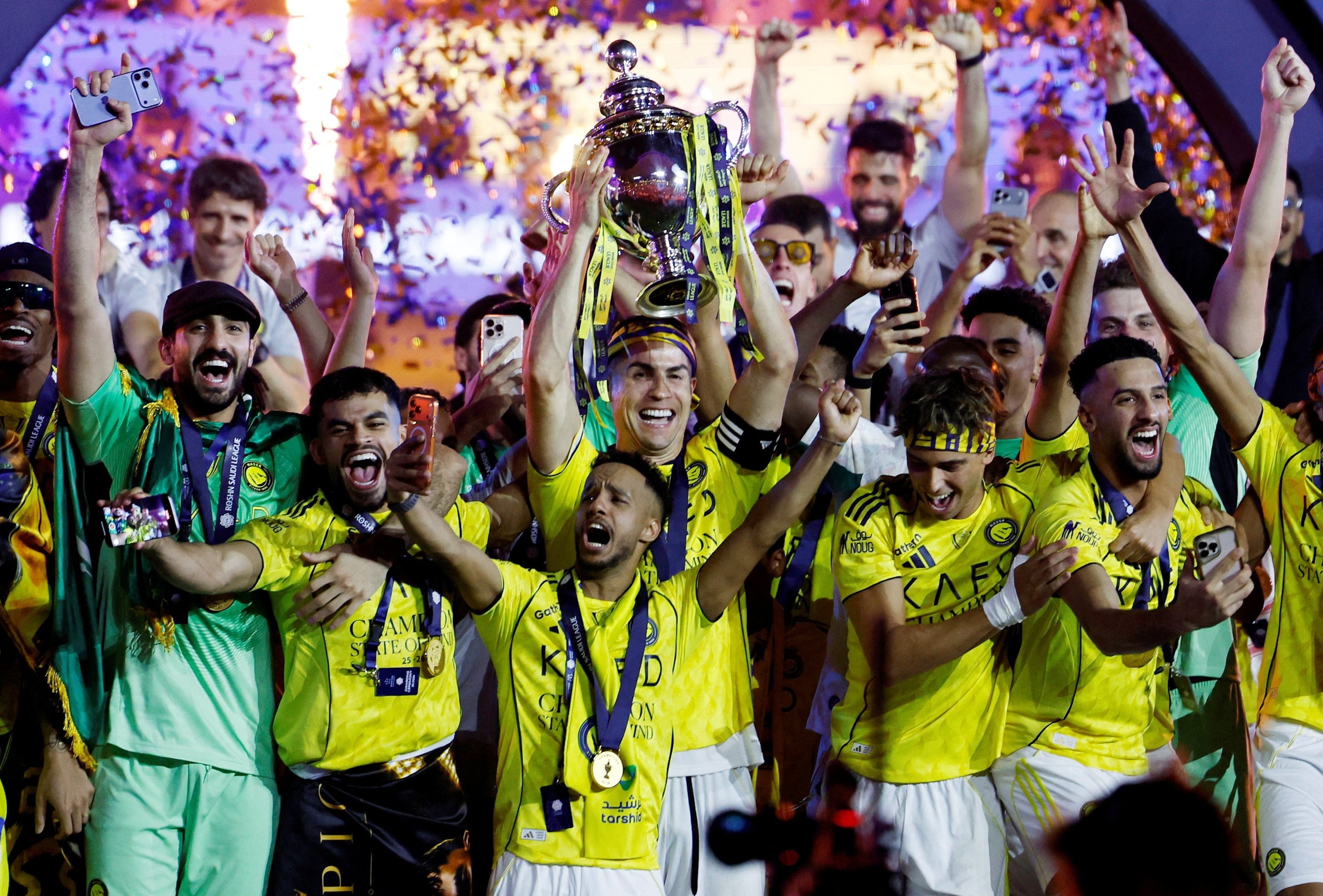 بعد سلسلة إخفاقات.. كريستيانو رونالدو يهدي النصر لقب الدوري السعودي