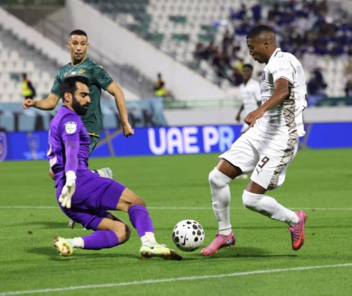 خورفكان يتطلع إلى محو آثار خماسية عجمان بملعب «النصر»