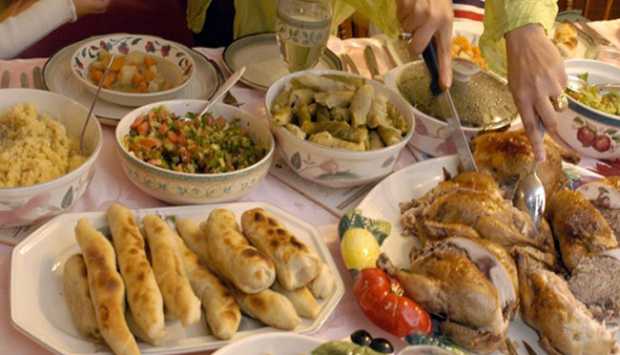 أطعمة لا ينصح بتناولها على وجبة الإفطار في رمضان