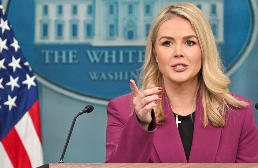 "طرده لأنه مقزز".. كارولين ليفيت تدافع عن ترامب