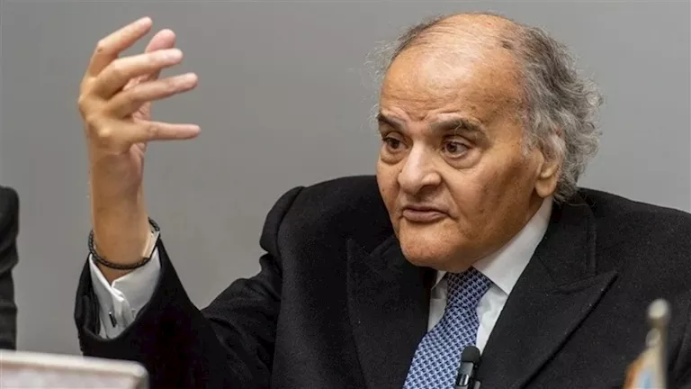 "مفيش دولارات".. ممدوح عباس يكذب أنباء دعمه الزمالك لفك القيد