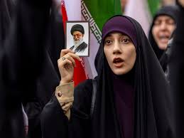 نتنياهو يُرجّح "مقتل خامنئي" وطهران تنفي