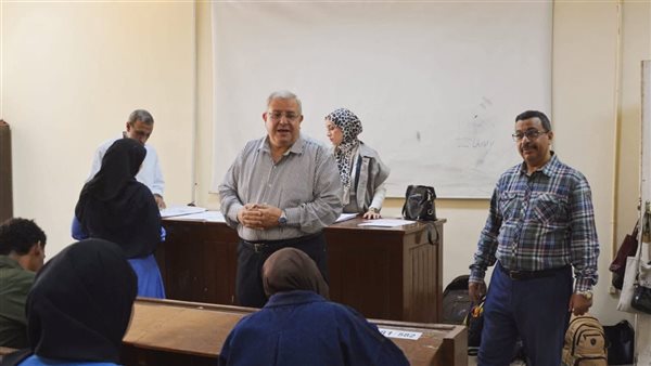 بدأت بمقرر الذكاء الاصطناعي، انتظام أعمال الامتحانات بطب بيطري القاهرة (صور)