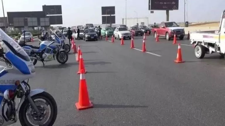 كوبري قصر النيل يشهد غلقاً كلياً تجاه التحرير وتوفير تحويلات بديلة