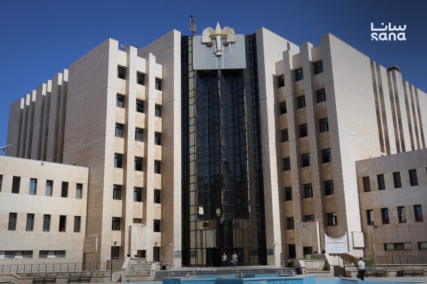 وزارة العدل تصدر مذكرات توقيف غيابية بحق أزلام النظام البائد المتورطين بانتهاكات