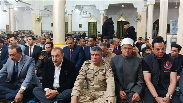 محافظ سوهاج ومدير الأوقاف يؤديان صلاة العيد بمسجد الشرطة في أجواء احتفالية مبهجة