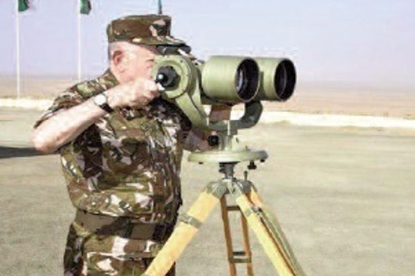الفريق أول شنقريحة يشرف على تنفيذ تمرين تكتيكي بالذخيرة الحية “فخر 2026”