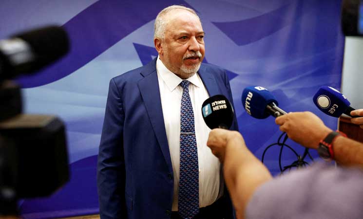 ليبرمان: صفقة بين نتنياهو وترامب تحول إسرائيل لـ”جمهورية موز”