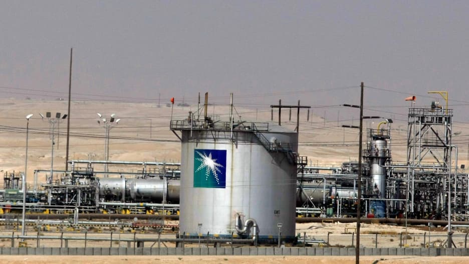 السعودية تعلن انخفاض طاقتها الإنتاجية من النفط بمقدار 600 ألف برميل يوميا