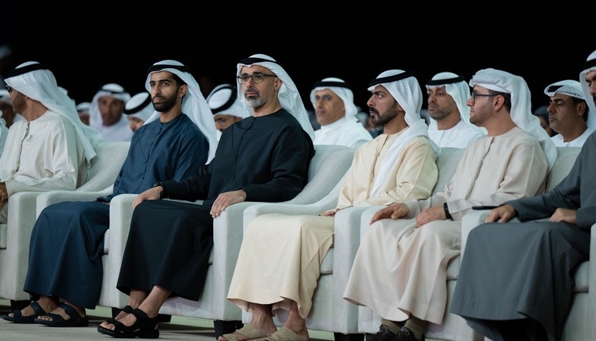 خالد بن محمد بن زايد يكرم الفائزين بجائزة أبوظبي للأداء الحكومي المتميز