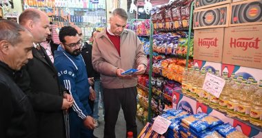 محافظ جنوب سيناء يتفقد محال الأغذية ليطمئن على جودة المعروضات والأسعار