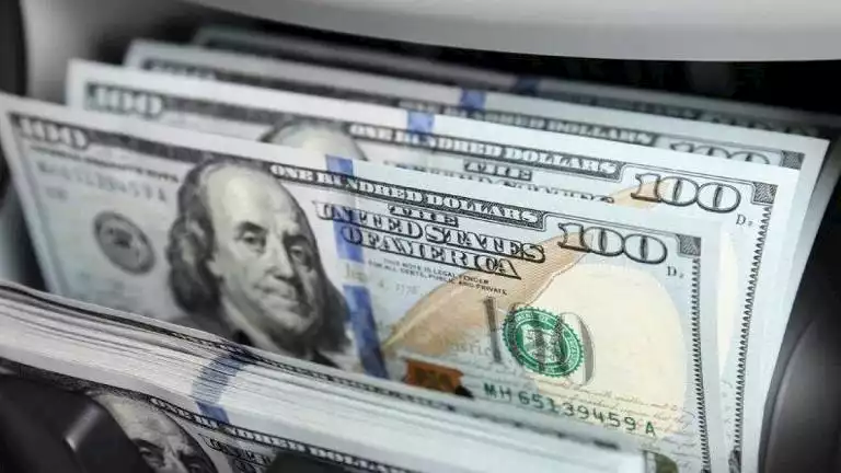 ما مصير سعر الدولار الفترة المقبلة ومتى يتعافى الجنيه؟