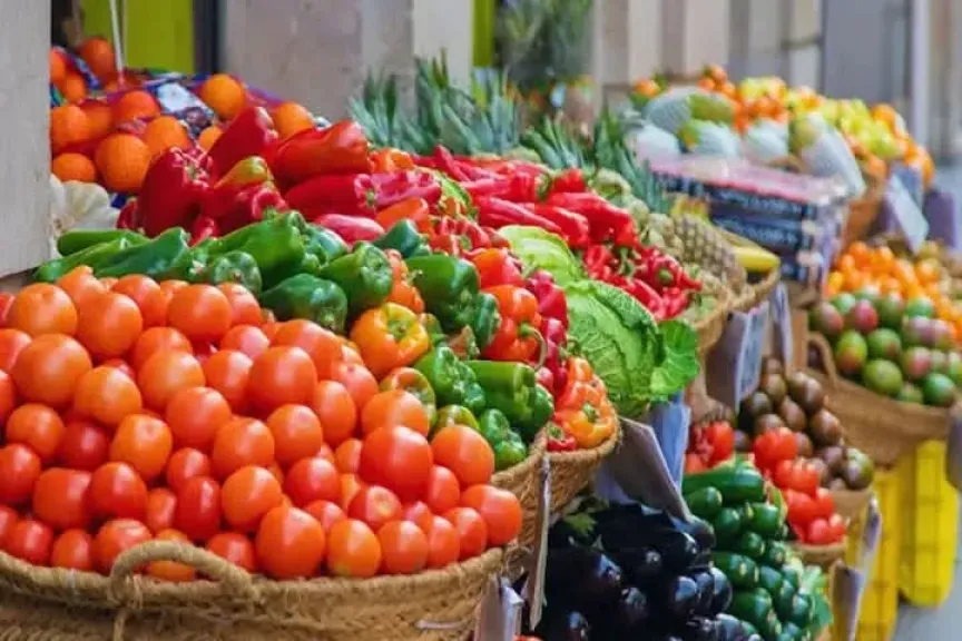 استقرار أسعار اللحوم والأسماك والدواجن والخضروات والفاكهة اليوم الجمعة 10 أبريل 2026