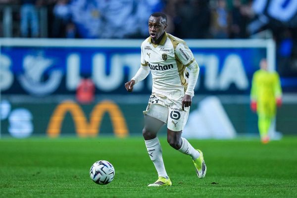 مدرب لانس يشيد بسعود عبد الحميد.. والأرقام تؤكد تأثيره في الفوز الكبير