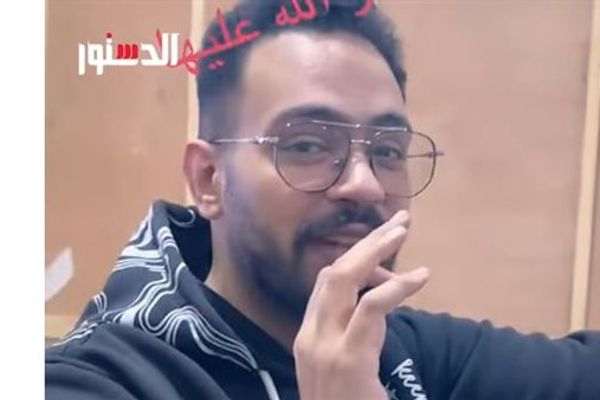 بتعرف أهم لغات العالم.. مُدرس يستعرض تمكن طالبة ثانوي من لغات مختلفة (فيديو)