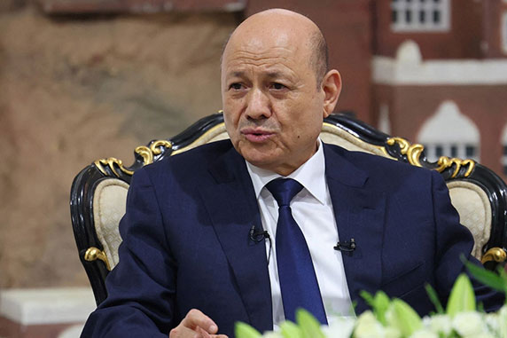ترمب يؤكد نسف طهران للتفاهمات.. والعليمي يرفض تدخلاتها: لا للأجندة الإيرانية.. وسيادة اليمن «خط أحمر»