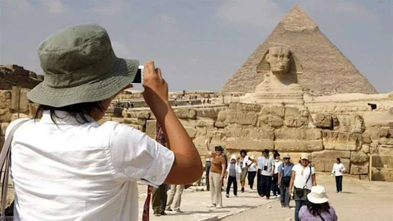السياحة في مصر تسجل نموًا قويًا وزيادة 7% خلال 2026 مع إشادات دولية با