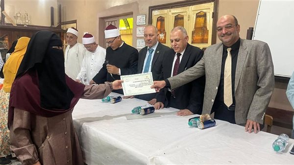 أوقاف الفيوم تكرم دفعة جديدة من خريجي المعهد الثقافي بمسجد فاطمة إلياس (صور)