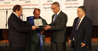محافظ الجيزة: الدولة حريصة على توفير بيئة عمل تضمن حقوق العمال