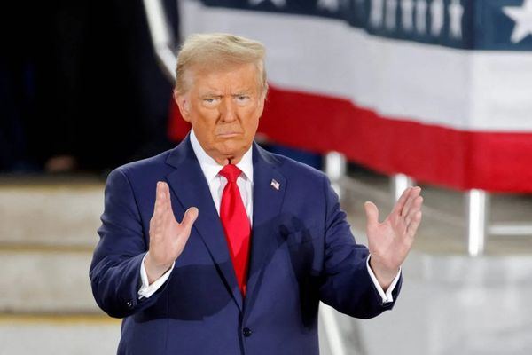 ترمب ينتقد قرار المحكمة العليا بإلغاء الرسوم الجمركية