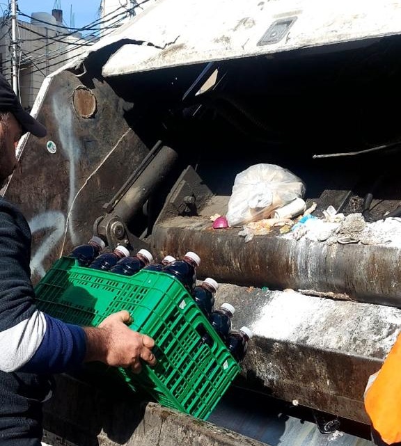 جو 24 : الغذاء والدواء: إتلاف 750 لترًا من العصائر الرمضانية ضُبطت داخل مركبة