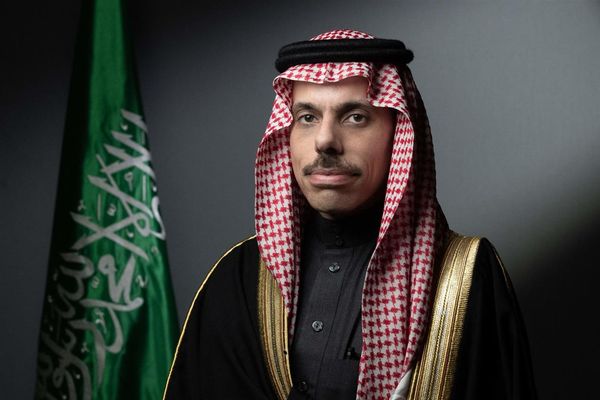 وزير الخارجية يتلقى اتصالًا هاتفيًا من وزير خارجية إيران