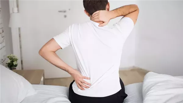 أخصائي تغذية علاجية: طريقة النوم هذه تريح عضلاتك وتقلل آلام الظهر