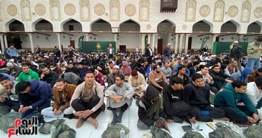 وكيل الأزهر يشارك الطلاب الوافدين مائدة الإفطار ويتابع انتظامها بالأزهر (صور)