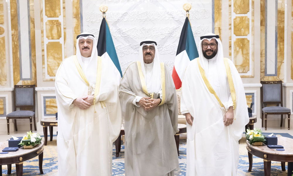 سمو أمير البلاد يستقبل وزير الصحة ووكيل الوزارة بمناسبة تعيينه بمنصبه الجديد