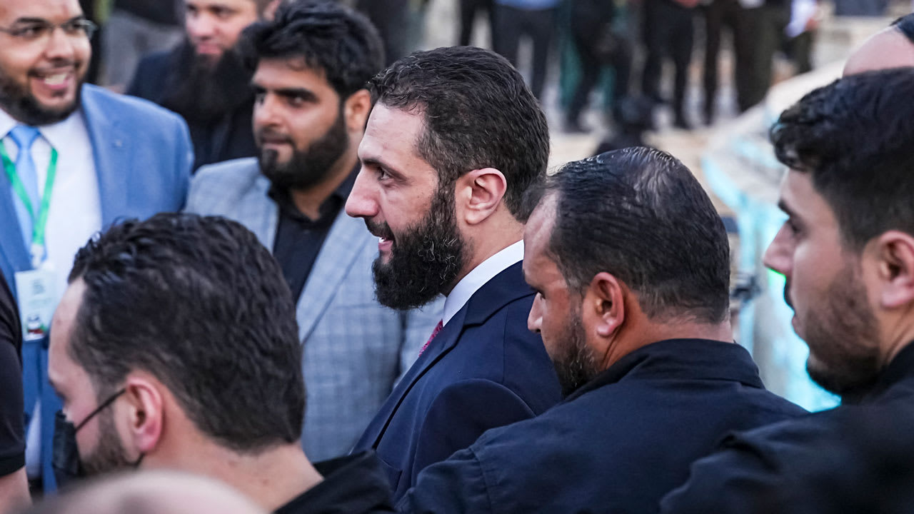 الاستخبارات التركية تحض بريطانيا على دور أكبر في حماية الرئيس الشرع