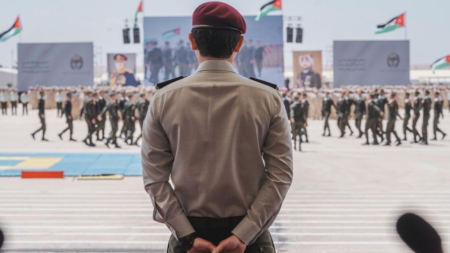 ولي العهد يبارك لنشامى العلم التخرج ويشكر الجيش على التنظيم والتدريب