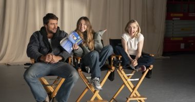 صور جديدة من كواليس فيلم The Housemaid لـ سيدنى سوينى وأماندا سيفريد