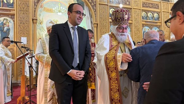 نائب محافظ الإسماعيلية يشهد قداس عيد القيامة المجيد بمطرانية الأقباط الأرثوذكس (صور)