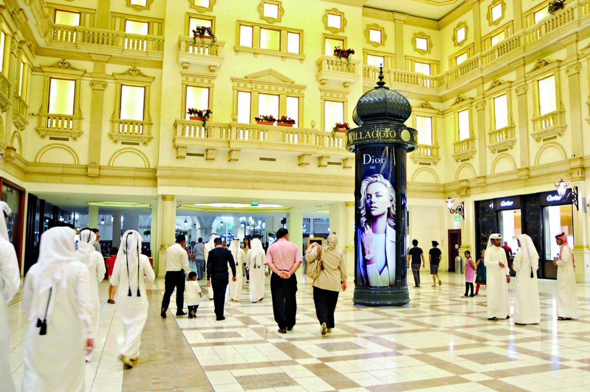 ‫ «العيدية» تنشط المبيعات.. ودعم الصرافات بسيولة إضافية.. إقبال على خردة العيد بالمولات والأسواق