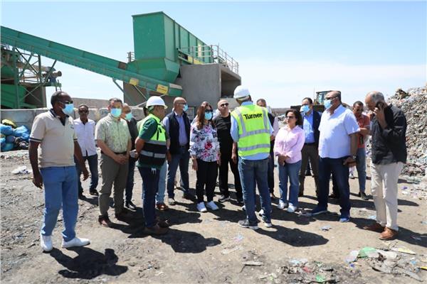 وزيرة التنمية المحلية والبيئة ومحافظ البحر الأحمر يتفقدان مصنع تدوير المخلفات بالغردقة