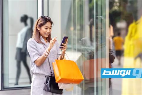 دليل اختيار فستان السهرة المثالي لطوال القامة
