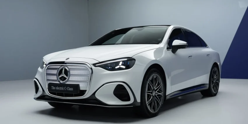 إطلاق مرسيدس C 400 4MATIC الكهربائية 2026 رسمياً