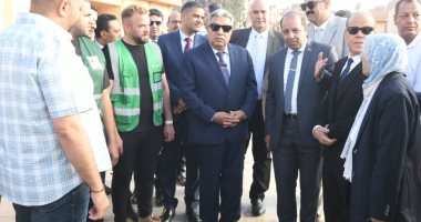 محافظ الدقهلية يشهد ذبح الأضاحي بمجزر المنصورة عقب صلاة عيد الأضحى