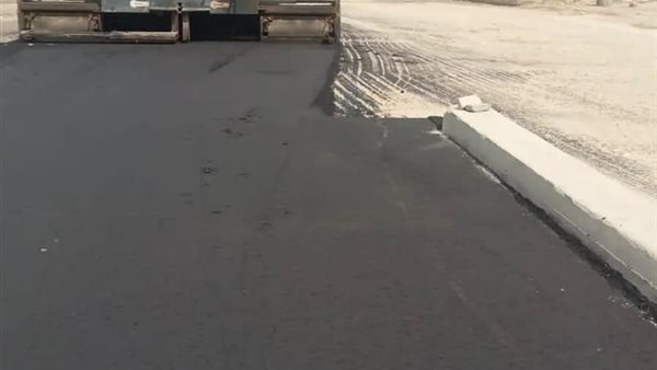 استمرار أعمال الرصف ورفع كفاءة الطرق بدمنهور